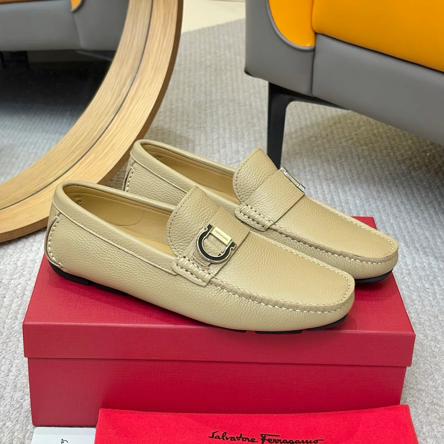 Men's men's shoes 💰420 (Yangli) Ferragamo 〰Ferragamo 2⃣️0⃣️2⃣️5️⃣ New series 👊🏻 Upper 🇮🇹 Italian imported calfskin, original outsole molding. Water-dyed sheepskin lining. The identity of every successful man is set off, and the upper and lower shoes are elegant and stable🚶🏻🚶🏻The high-end custom counter original replica is an eternal classic🔍️Number of codes: 38-46 with counter packaging